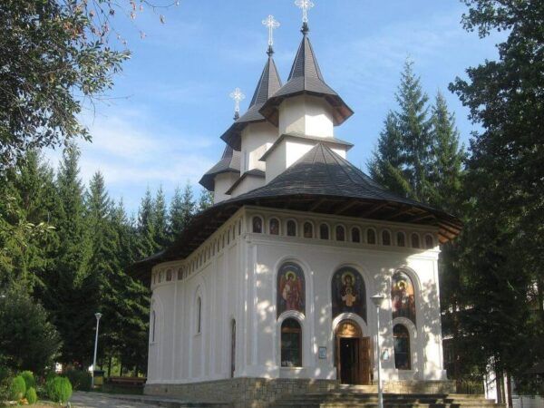 Cele mai faimoase mănăstiri ortodoxe din lume: O călătorie spirituală de neuitat - Portal Rugăciuni
