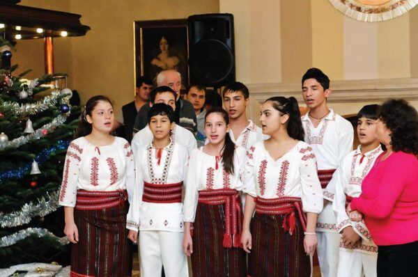 Importanța Colindelor în Cultura Ortodoxă: Tradiții și Semnificații Profunde - Portal Rugăciuni