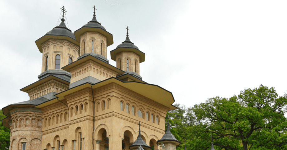 Locuri de Pelerinaj la Mănăstiri: O Călătorie Spirituală pentru Credincioși - Portal Rugăciuni