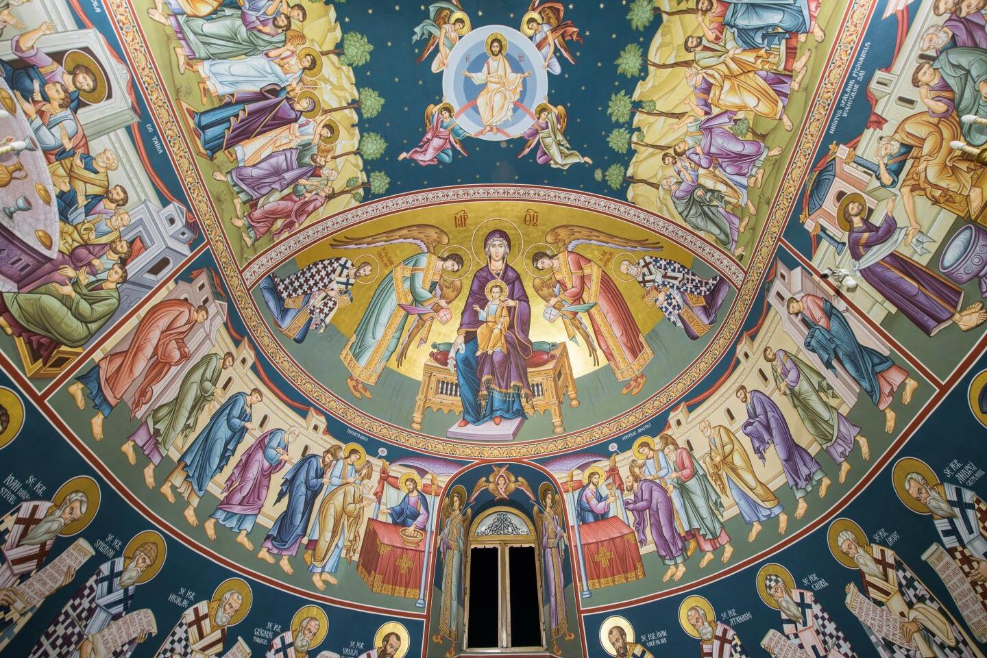 Alegerea icoanelor pentru altar: Tradiții și momente cheie în religia ortodoxă - Portal Rugăciuni